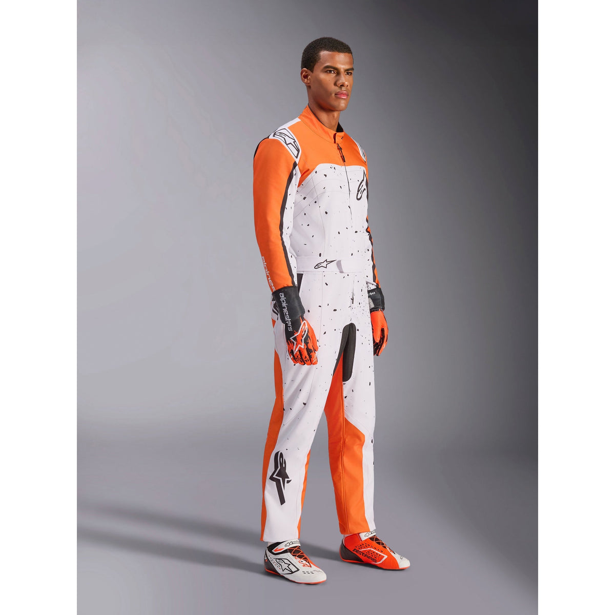 Traje de Karting Alpinestars KMX-9 V3 Graphic 6 FIA 8877-2022 Blanco/Naranja/Negro, vista lateral delantera